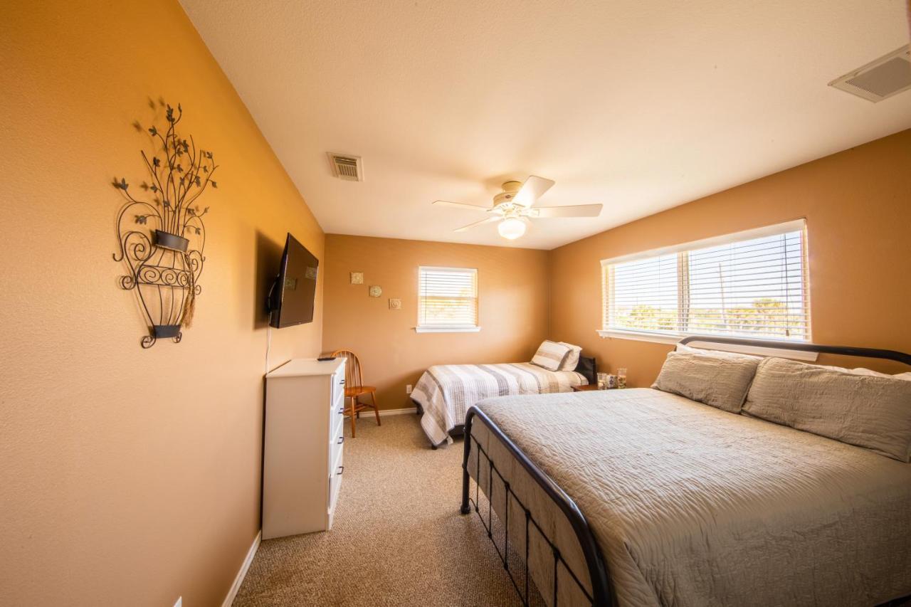 Relax At Our Beach Haven - Pet Friendly Galveston Esterno foto